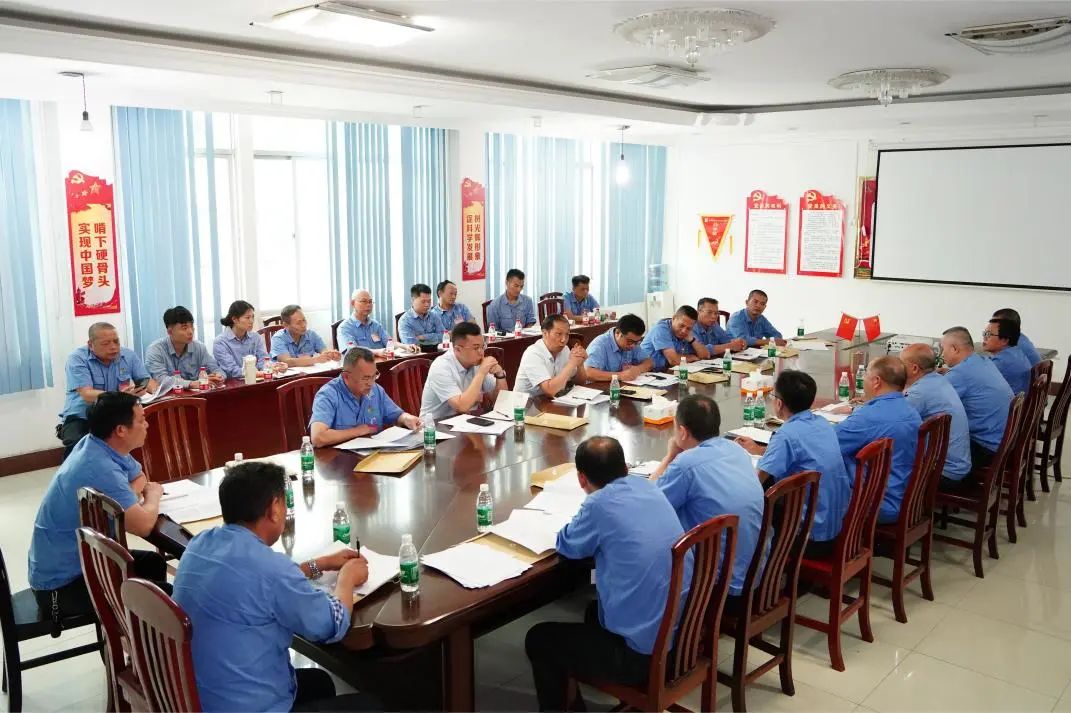 海南矿业召开第四届职工代表大会第一次会议64.jpg